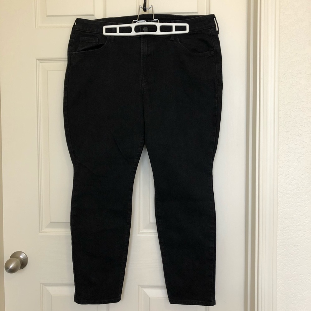 Old Navy black Pop Fit skinny jeans size 16 short